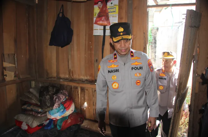 Kapolda Sulteng Hadirkan Harapan Lewat Bedah Rumah 1 Kapolda Sulteng Hadirkan Harapan Lewat Bedah Rumah