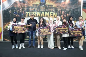 Wakili Kapolda Sulteng, Dirreskrimsus Tutup Turnamen Padel Hari Bhayangkara Ke 80 dan Serahkan Piala Juara