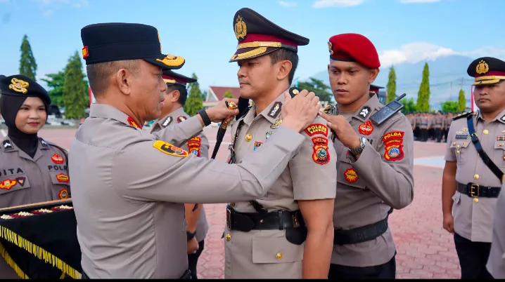 Pimpin Sertijab PJU dan Kapolres, Kapolda Sulteng Tekankan Profesionalisme dan Integritas 1 Pimpin Sertijab PJU dan Kapolres, Kapolda Sulteng Tekankan Profesionalisme dan Integritas