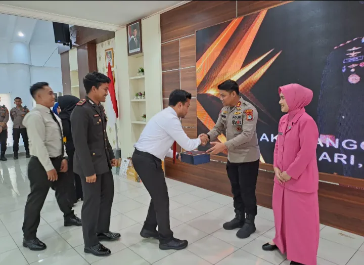 Penuh Haru, AKBP Angga Dewanto Basari Resmi Tinggalkan Polres Donggala