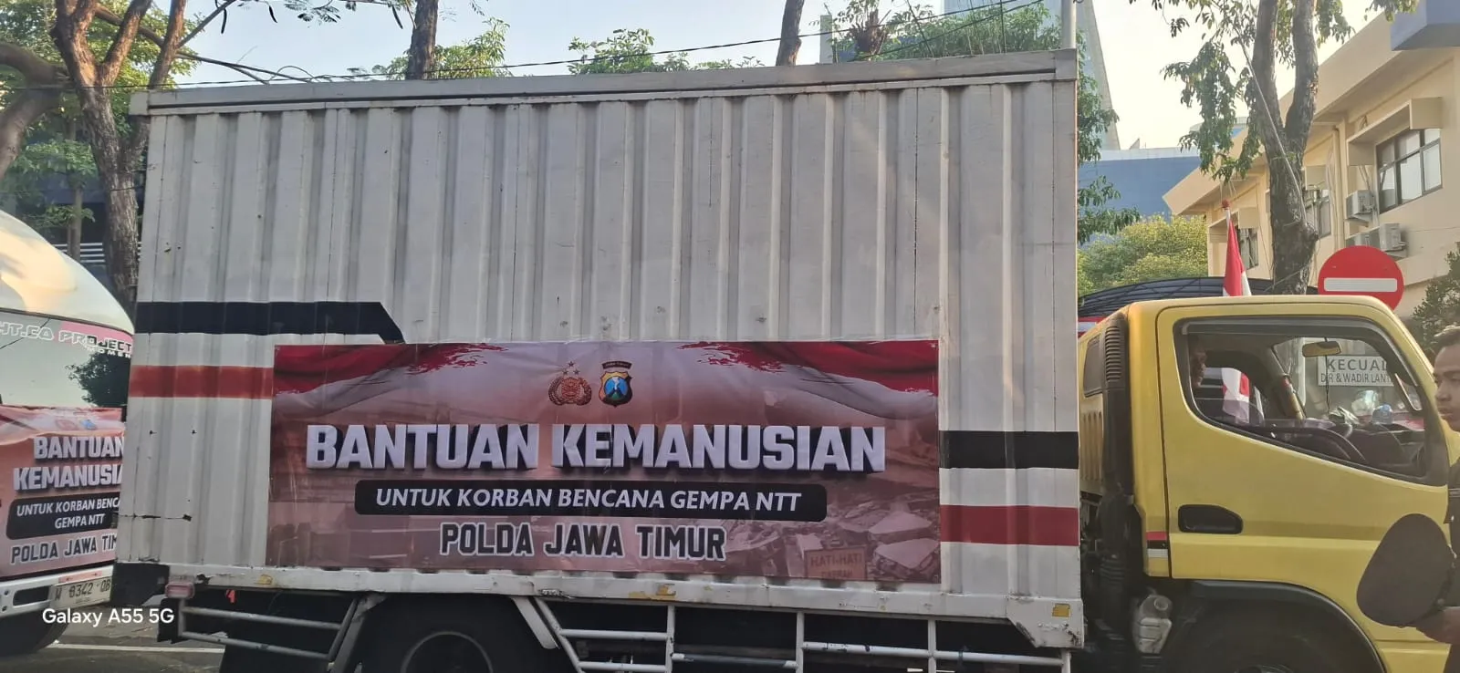 Merah Putih Bergerak...! Polri Kirim 44 Truk Bantuan untuk Korban Gempa Flores 1 Merah Putih Bergerak…! Polri Kirim 44 Truk Bantuan untuk Korban Gempa Flores