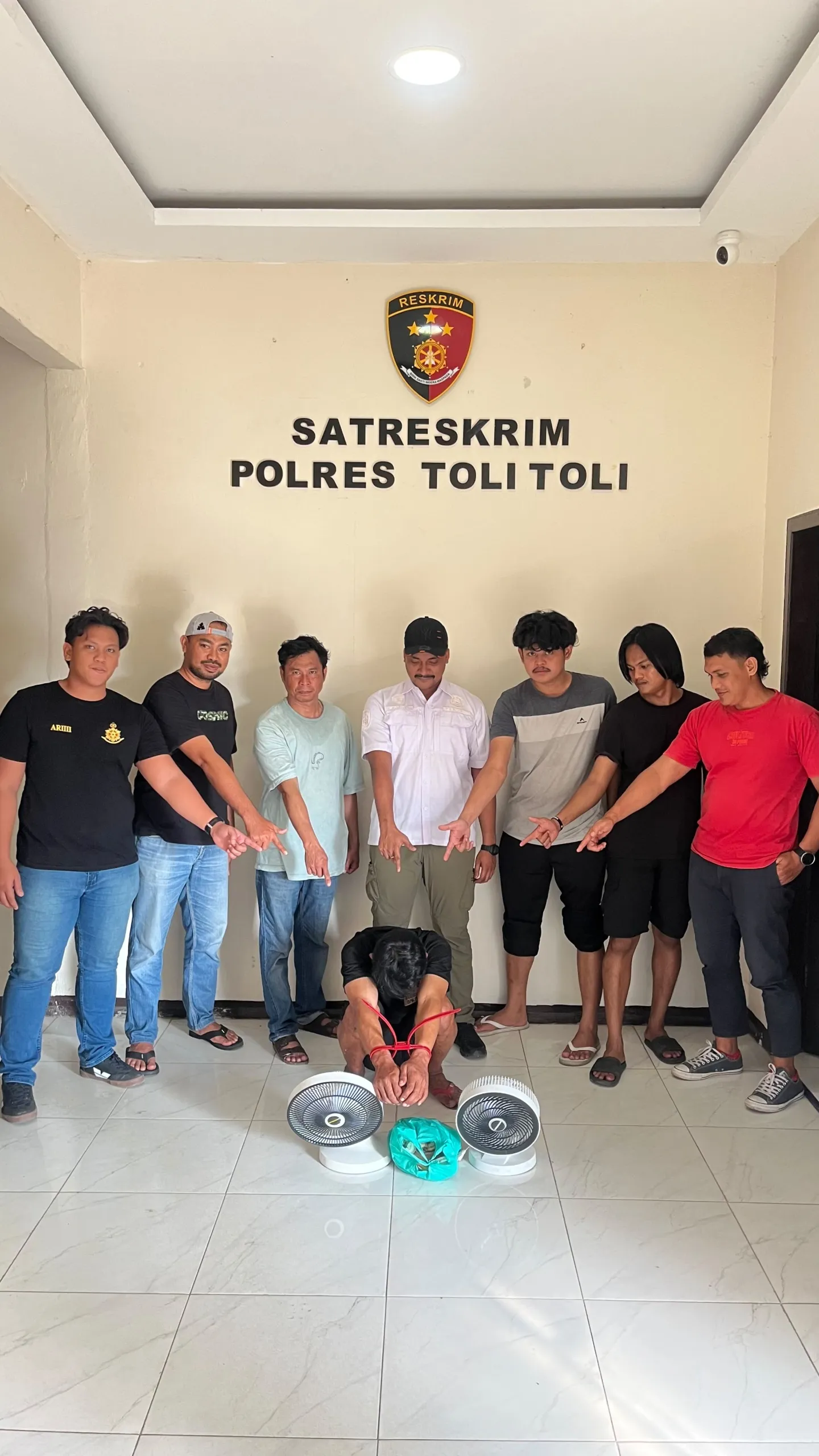 Resmob Tolitoli Bekuk Terduga Pencuri di Sandana, Dua Kipas dan Aneka Kue Disita